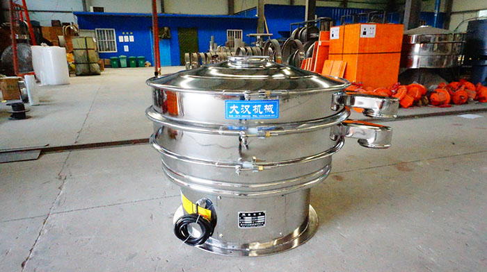 藕粉振動(dòng)篩適用于很多種不同的行業(yè)，對(duì)于物料多的篩分適用還是比較廣泛的。